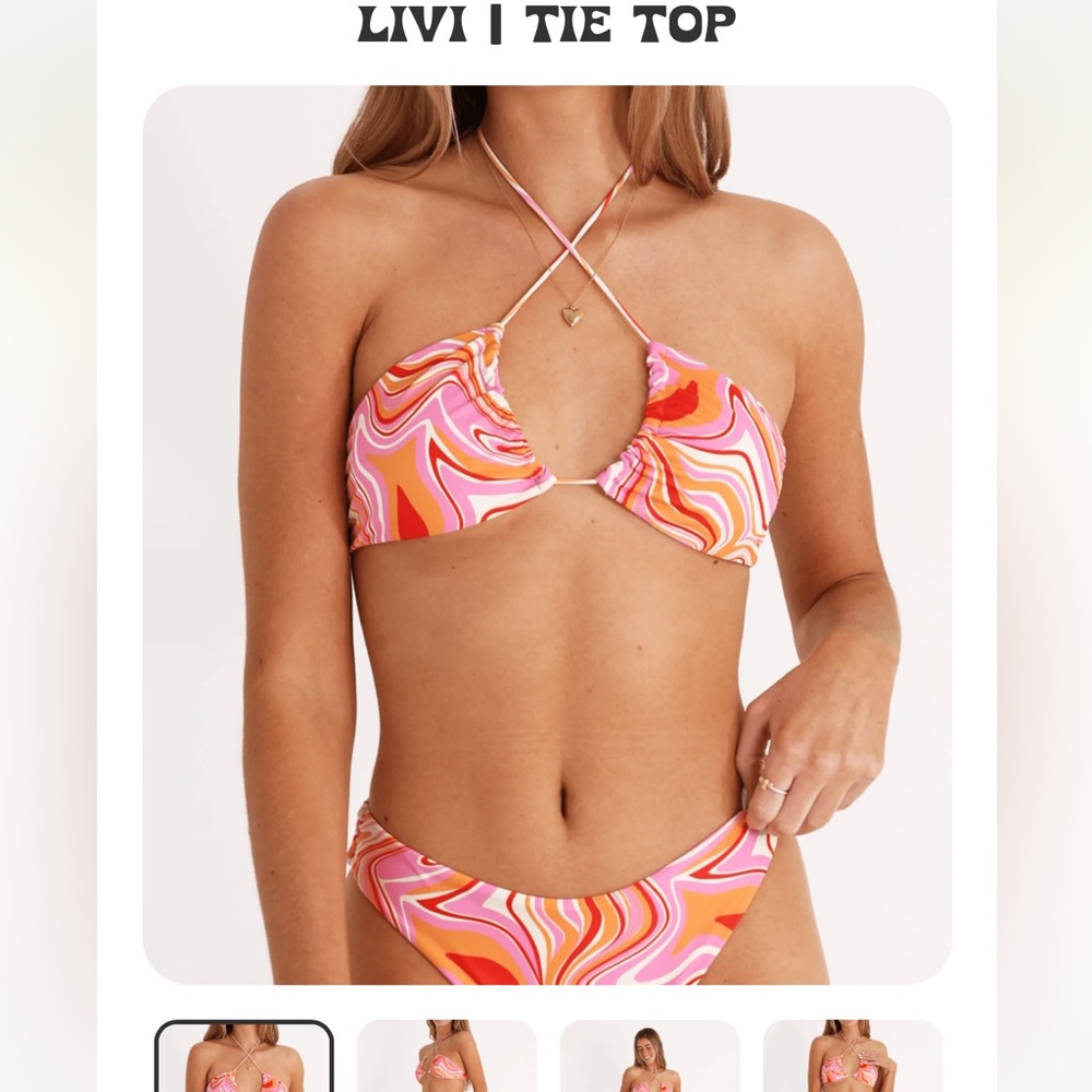 Aurelle livi I tie bikini.